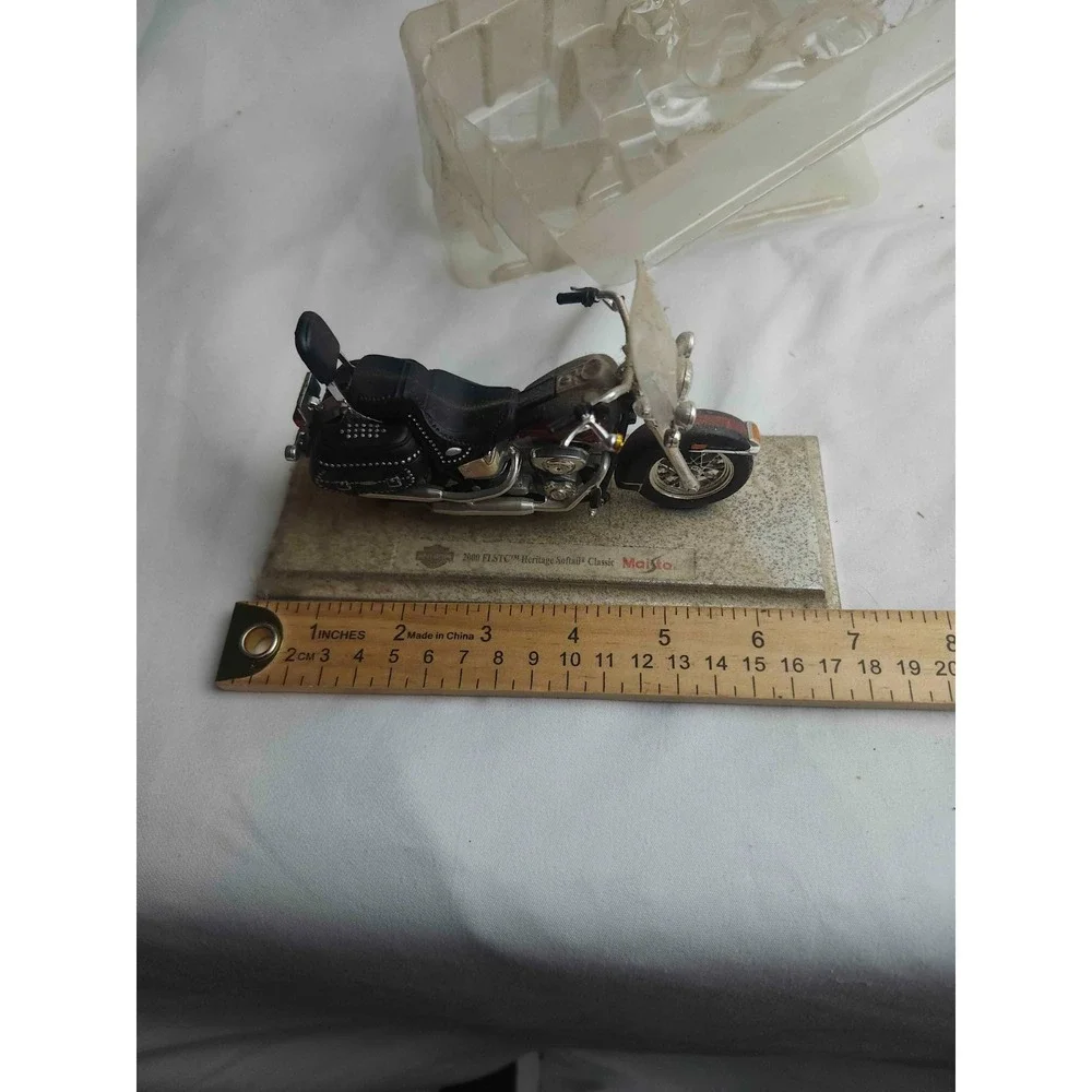 Vintage Maisto 2000 FLSTC Heritage Softail Classic Harley-Davidson Motorcycle